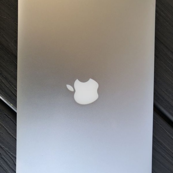 Apple laptop - Picture 4 of 4